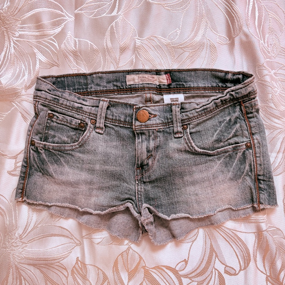 Levi's Low Rise Denim Cutoff Shorts Medium Faded Blue Wash - Size 3/4